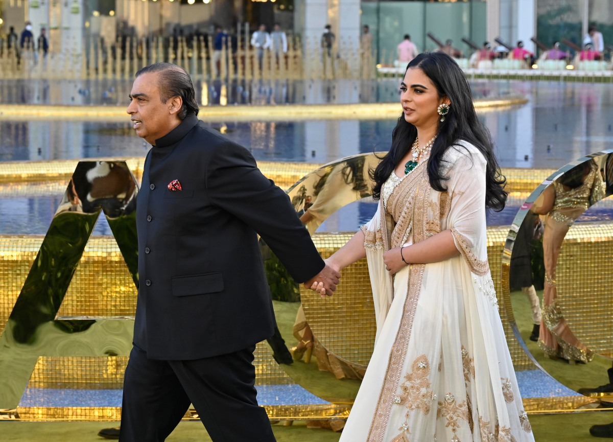 India’s richest man targets fashion e-commerce with low-cost model